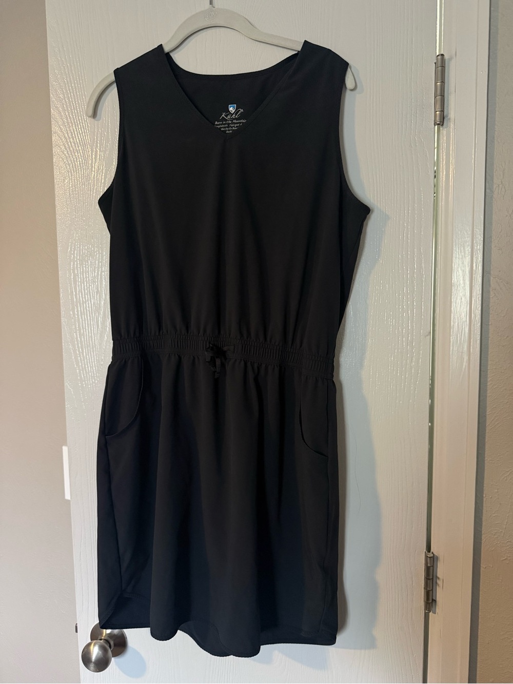 Kuhl Black Sleeveless V-Neck Drawstring Waist Midi Dress